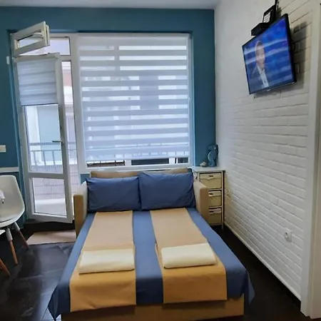 нава 8 Apartment Burgas City
